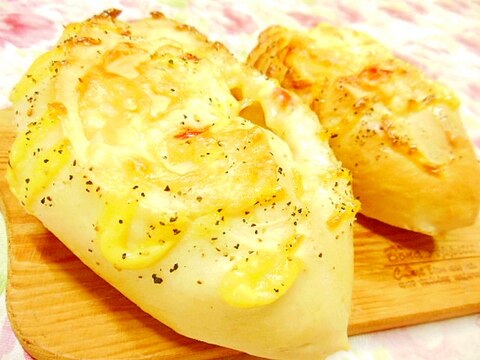 基本の米粉生地de❤パプリカとチーズの惣菜パン❤